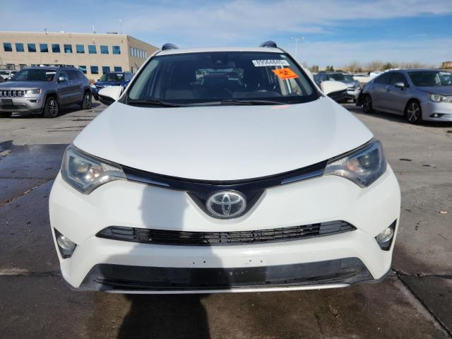 JTMRFREV7HJ108815 - 2017 TOYOTA RAV4 XLE WHITE photo 5