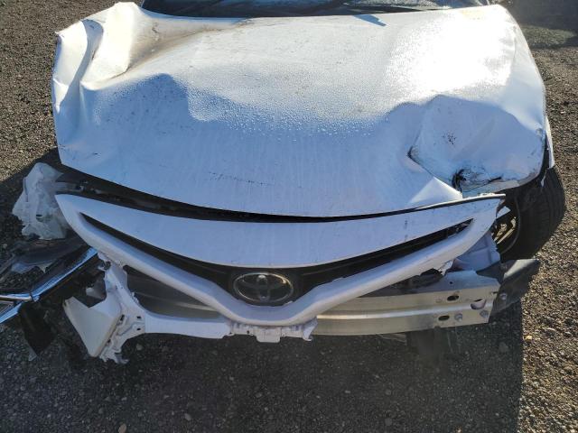 4T1G11AK8LU912563 - 2020 TOYOTA CAMRY SE WHITE photo 11