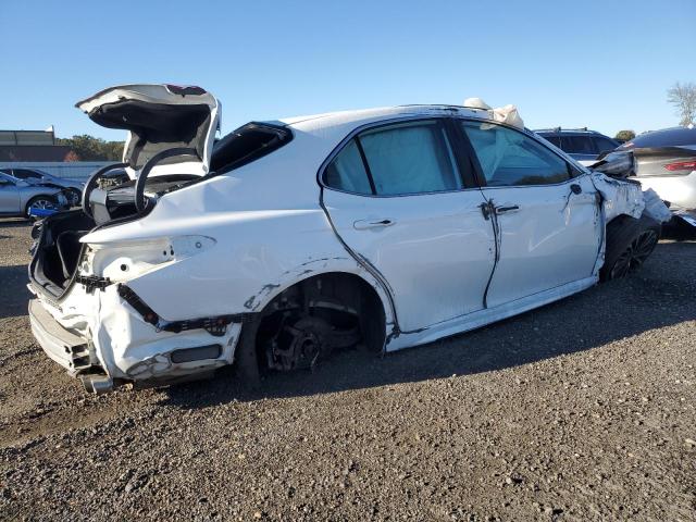 4T1G11AK8LU912563 - 2020 TOYOTA CAMRY SE WHITE photo 3