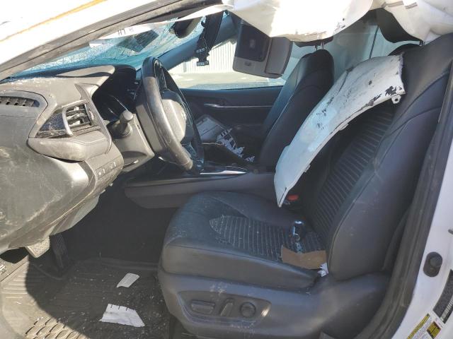 4T1G11AK8LU912563 - 2020 TOYOTA CAMRY SE WHITE photo 7