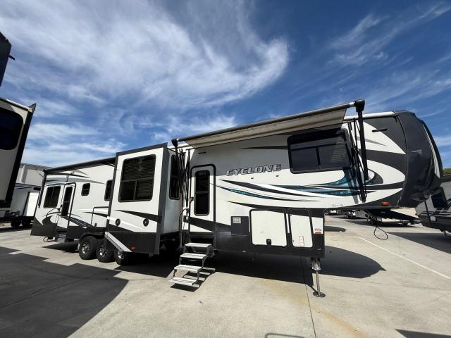 5SFCG4435JE351024 - 2018 HEARTLAND CYCLONE 灰色 照片 2