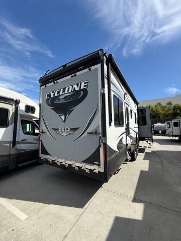 5SFCG4435JE351024 - 2018 HEARTLAND CYCLONE 灰色 照片 3