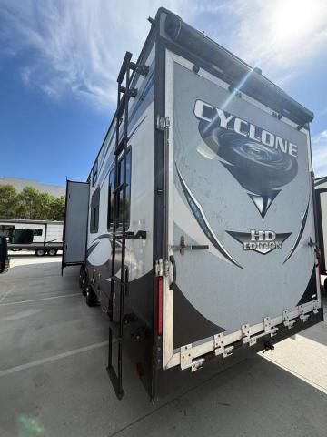 5SFCG4435JE351024 - 2018 HEARTLAND CYCLONE 灰色 照片 4