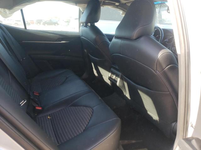 4T1B11HK9JU610406 - 2018 TOYOTA CAMRY L SILVER photo 10