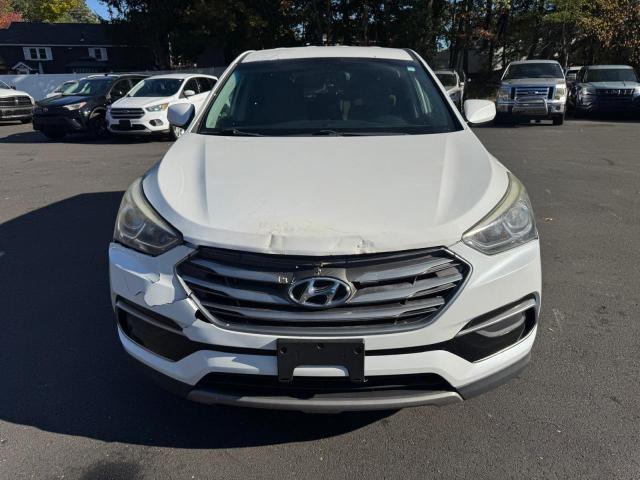 5NMZT3LB8HH035619 - 2017 HYUNDAI SANTA FE S WHITE photo 4