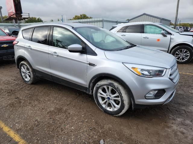 1FMCU0GD9KUB06769 - 2019 FORD ESCAPE SE Plata foto 4