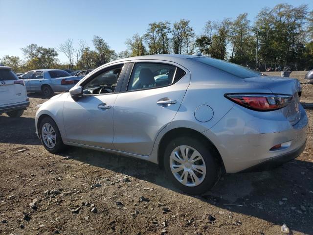 3MYDLBYV2KY510607 - 2019 TOYOTA YARIS L 银色 照片 2