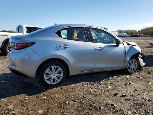 3MYDLBYV2KY510607 - 2019 TOYOTA YARIS L 银色 照片 3