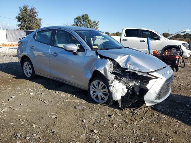 3MYDLBYV2KY510607 - 2019 TOYOTA YARIS L 银色 照片 4