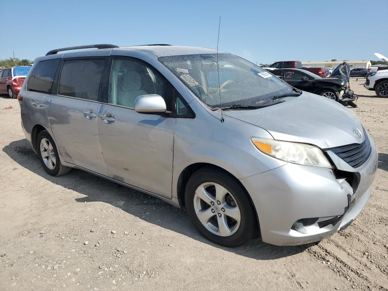5TDKK3DC1CS276911 - 2012 TOYOTA SIENNA LE SILVER photo 4