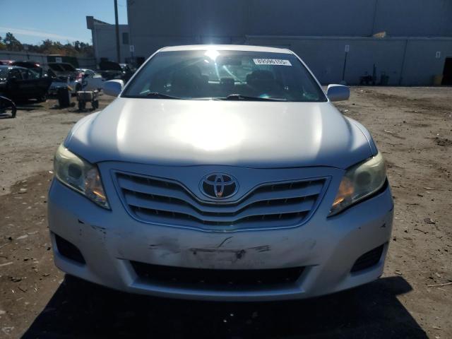 4T1BF3EK1BU663569 - 2011 TOYOTA CAMRY BASE GRAY photo 5