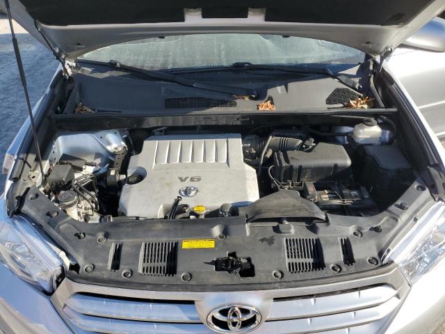 5TDBK3EH4BS089204 - 2011 TOYOTA HIGHLANDER BASE Silber Foto 12
