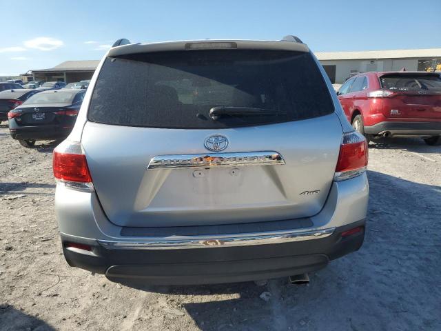 5TDBK3EH4BS089204 - 2011 TOYOTA HIGHLANDER BASE Silber Foto 6