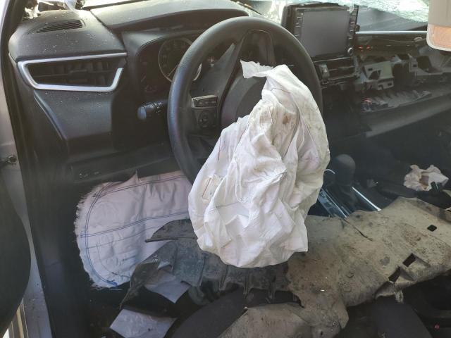 5YFEPMAE8MP208500 - 2021 TOYOTA COROLLA LE ვერცხლისფერი ფოტო 8