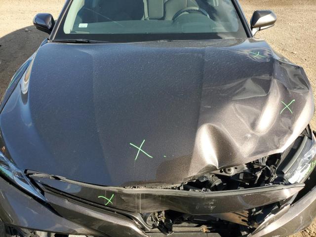 4T1B11HK2JU598163 - 2018 TOYOTA CAMRY L GRAY photo 11