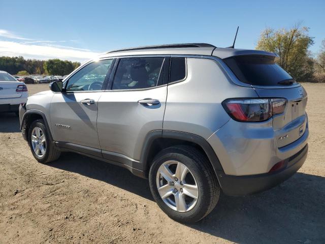 3C4NJDBB8NT105615 - 2022 JEEP COMPASS LATITUDE 银色 照片 2