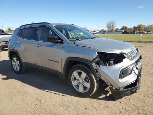 3C4NJDBB8NT105615 - 2022 JEEP COMPASS LATITUDE 银色 照片 4