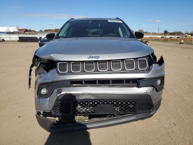 3C4NJDBB8NT105615 - 2022 JEEP COMPASS LATITUDE 银色 照片 5