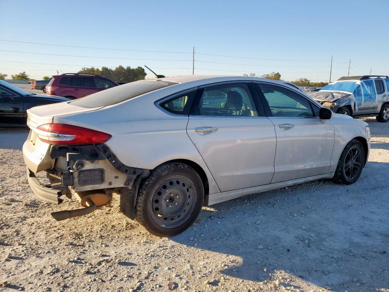 3FA6P0HD9JR259834 - 2018 FORD FUSION SE თეთრი ფოტო 3