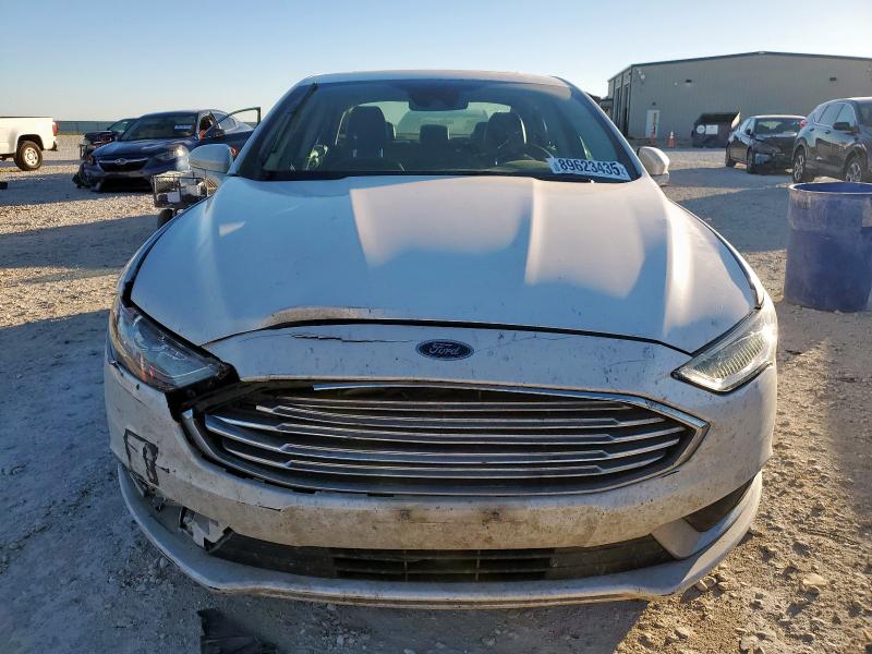 3FA6P0HD9JR259834 - 2018 FORD FUSION SE თეთრი ფოტო 5