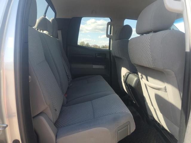 5TFUY5F1XAX129685 - 2010 TOYOTA TUNDRA DOUBLE CAB SR5 SILVER photo 10