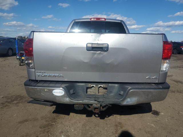 5TFUY5F1XAX129685 - 2010 TOYOTA TUNDRA DOUBLE CAB SR5 SILVER photo 6