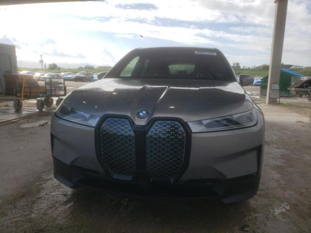 WB523CF02RCP88358 - 2024 BMW IX XDRIVE50 GRAY photo 5