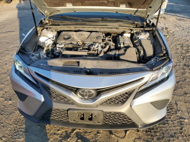 4T1B11HK8JU674288 - 2018 TOYOTA CAMRY L SILVER photo 11