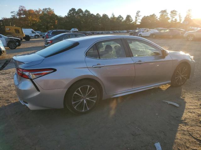 4T1B11HK8JU674288 - 2018 TOYOTA CAMRY L SILVER photo 3