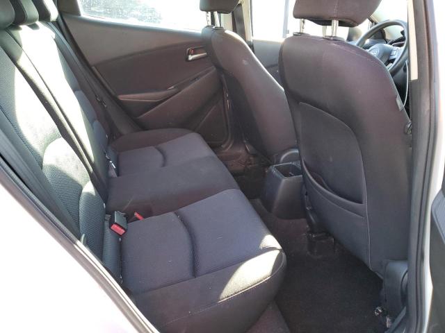 3MYDLBZV3GY103143 - 2016 TOYOTA SCION IA WHITE photo 10