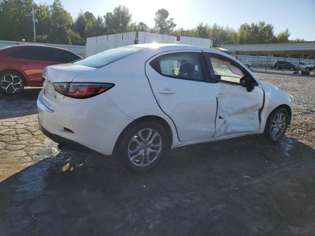 3MYDLBZV3GY103143 - 2016 TOYOTA SCION IA WHITE photo 3