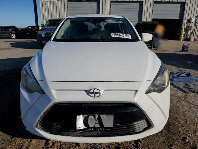 3MYDLBZV3GY103143 - 2016 TOYOTA SCION IA WHITE photo 5