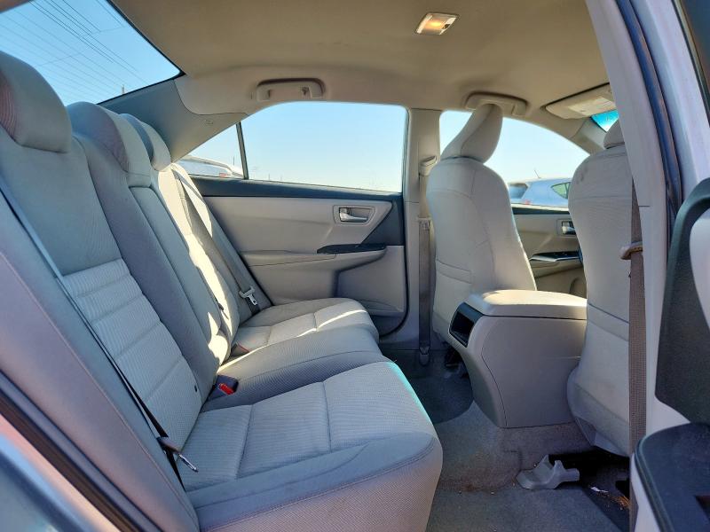 4T4BF1FK3FR448225 - 2015 TOYOTA CAMRY LE SILVER photo 10