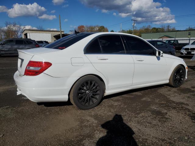 WDDGF8AB3DA843028 - 2013 MERCEDES-BENZ C 300 4MATIC WHITE photo 3