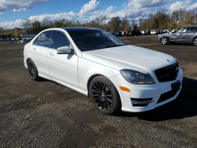 WDDGF8AB3DA843028 - 2013 MERCEDES-BENZ C 300 4MATIC WHITE photo 4