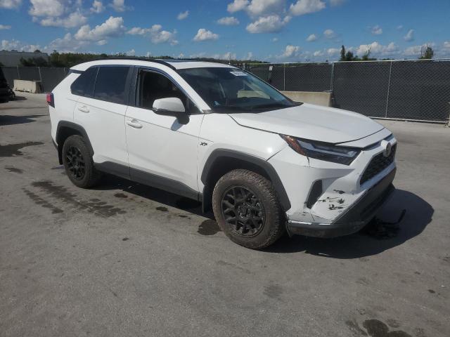 2T3W1RFVXRC281054 - 2024 TOYOTA RAV4 XLE 白色 照片 4