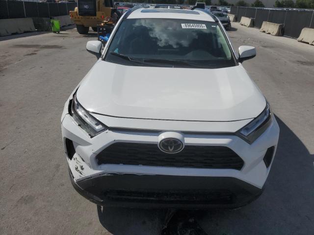 2T3W1RFVXRC281054 - 2024 TOYOTA RAV4 XLE 白色 照片 5