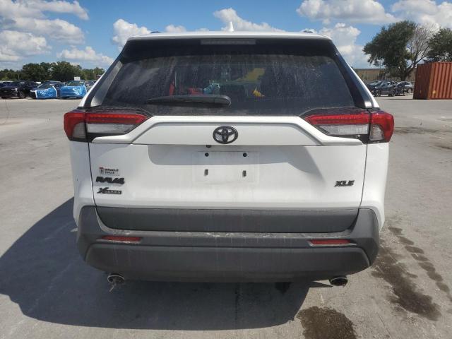 2T3W1RFVXRC281054 - 2024 TOYOTA RAV4 XLE 白色 照片 6