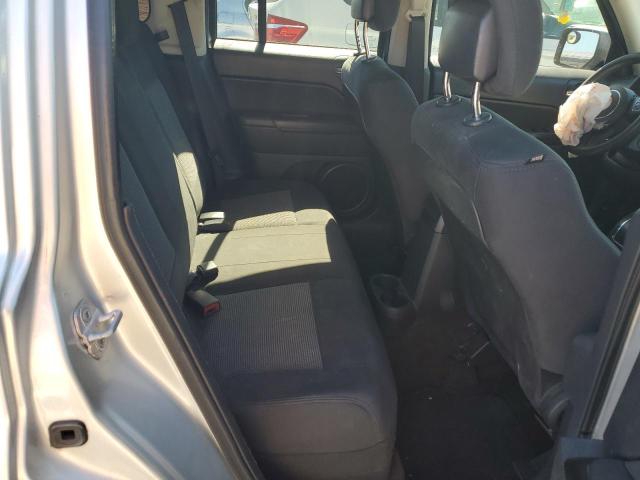 1C4NJRBB0ED623317 - 2014 JEEP PATRIOT SPORT SILVER photo 11