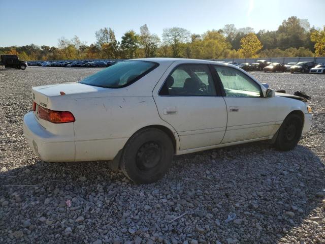 4T1BG22K11U864446 - 2001 TOYOTA CAMRY CE WHITE photo 3