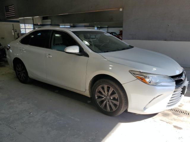 4T1BF1FK7HU797417 - 2017 TOYOTA CAMRY LE WHITE photo 4