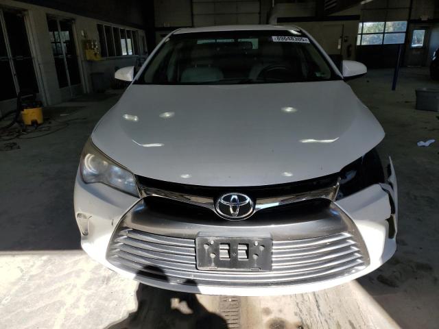 4T1BF1FK7HU797417 - 2017 TOYOTA CAMRY LE WHITE photo 5