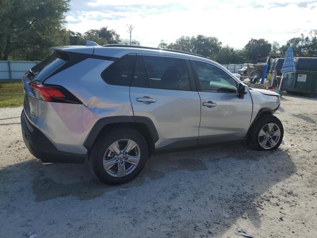 4T3RWRFV3NU073315 - 2022 TOYOTA RAV4 XLE SILVER photo 3