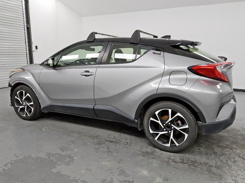 JTNKHMBX6L1093653 - 2020 TOYOTA C-HR XLE SILVER photo 2