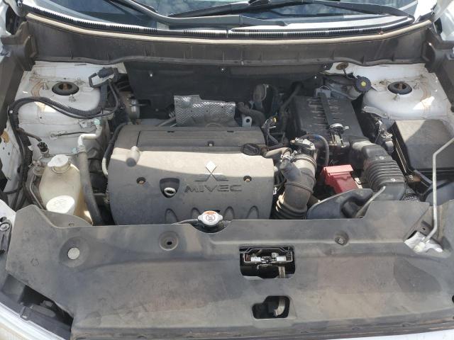 4A4AP3AU7FE058856 - 2015 MITSUBISHI OUTLANDER ES WHITE photo 12