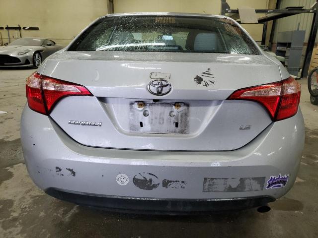 2T1BURHE0JC020421 - 2018 TOYOTA COROLLA L Gümüş foto 6