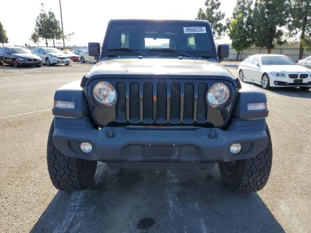 1C4HJXDG2JW182458 - 2018 JEEP WRANGLER U SPORT أسود صورة 5