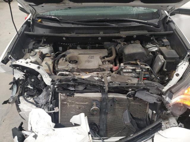 2T3BFREV2HW664985 - 2017 TOYOTA RAV4 LE أبيض صورة 12