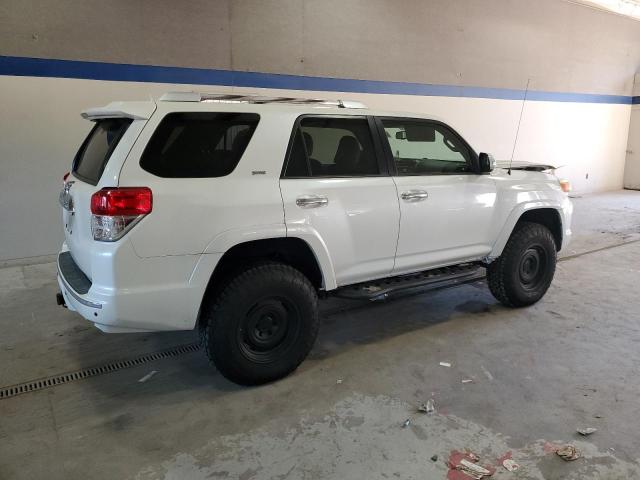 JTEBU5JR2B5069572 - 2011 TOYOTA 4RUNNER SR5 白色 照片 3