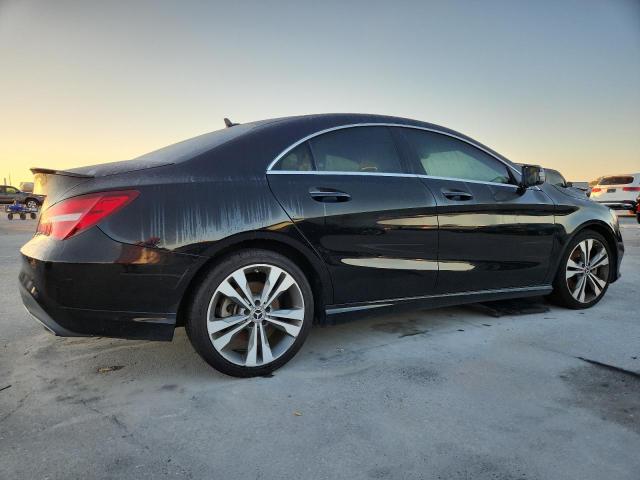 WDDSJ4EB6KN761070 - 2019 MERCEDES-BENZ CLA 250 Schwarz Foto 3